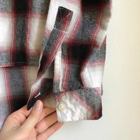 ✨3 for 15✨Plaid Flannel Cropped Shirt - Picture 5 of 7
